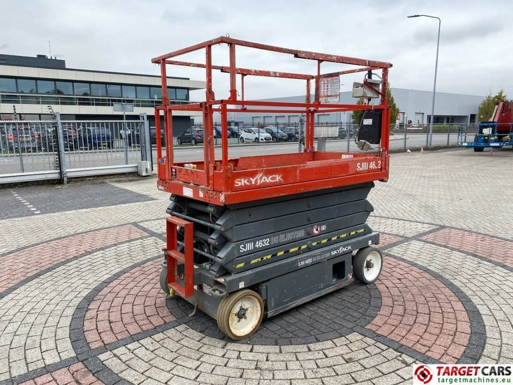 SkyJack SJIII-4632 Electric 4632 Scissor Work Lift 1170cm - رافعة هيدروليكية مقصية: صورة 3 SkyJack SJIII-4632 Electric 4632 Scissor Work Lift 1170cm - رافعة هيدروليكية مقصية: صورة 3