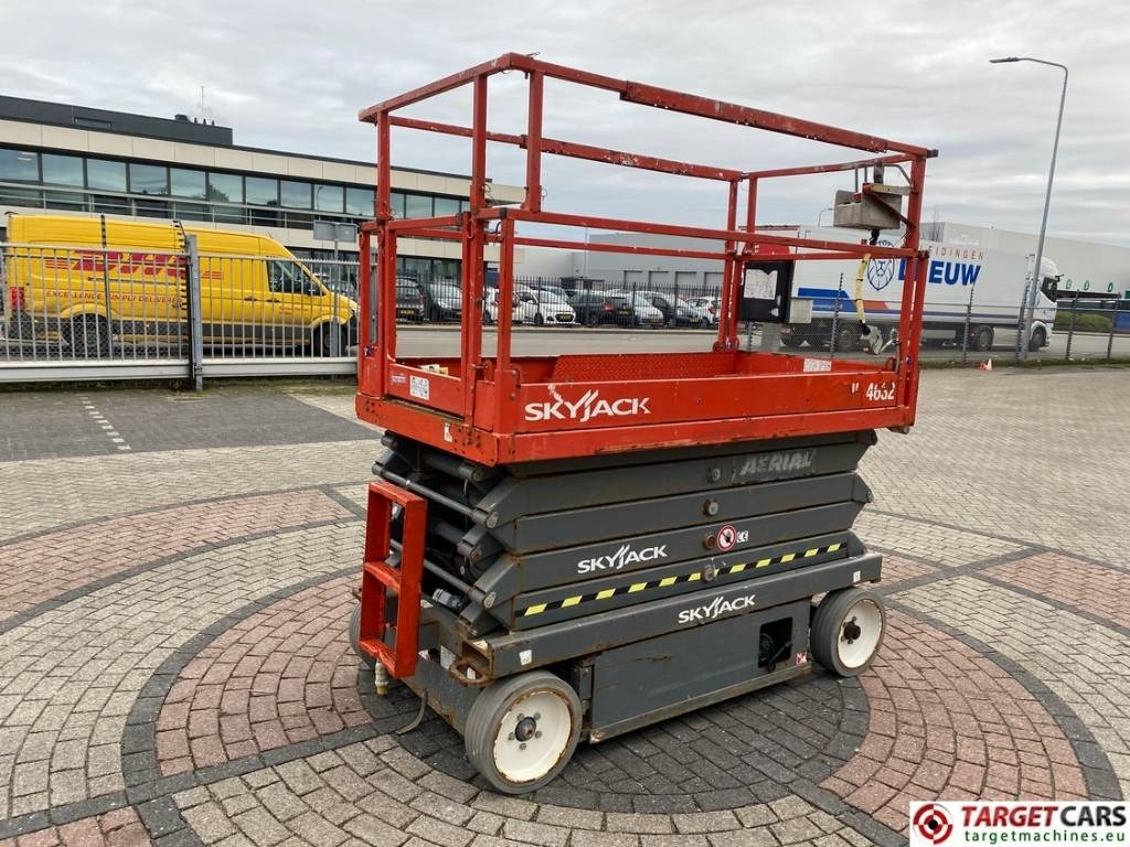 SkyJack SJIII-4632 Electric 4632 Scissor Work Lift 1170cm - رافعة هيدروليكية مقصية: صورة 3 SkyJack SJIII-4632 Electric 4632 Scissor Work Lift 1170cm - رافعة هيدروليكية مقصية: صورة 3