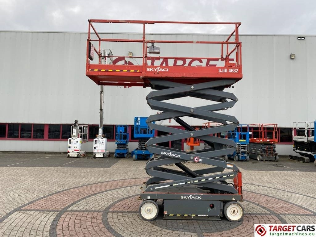 SkyJack SJIII-4632 Electric Scissor SJ4632 WorkLift 1170cm - رافعة هيدروليكية مقصية: صورة 5 SkyJack SJIII-4632 Electric Scissor SJ4632 WorkLift 1170cm - رافعة هيدروليكية مقصية: صورة 5