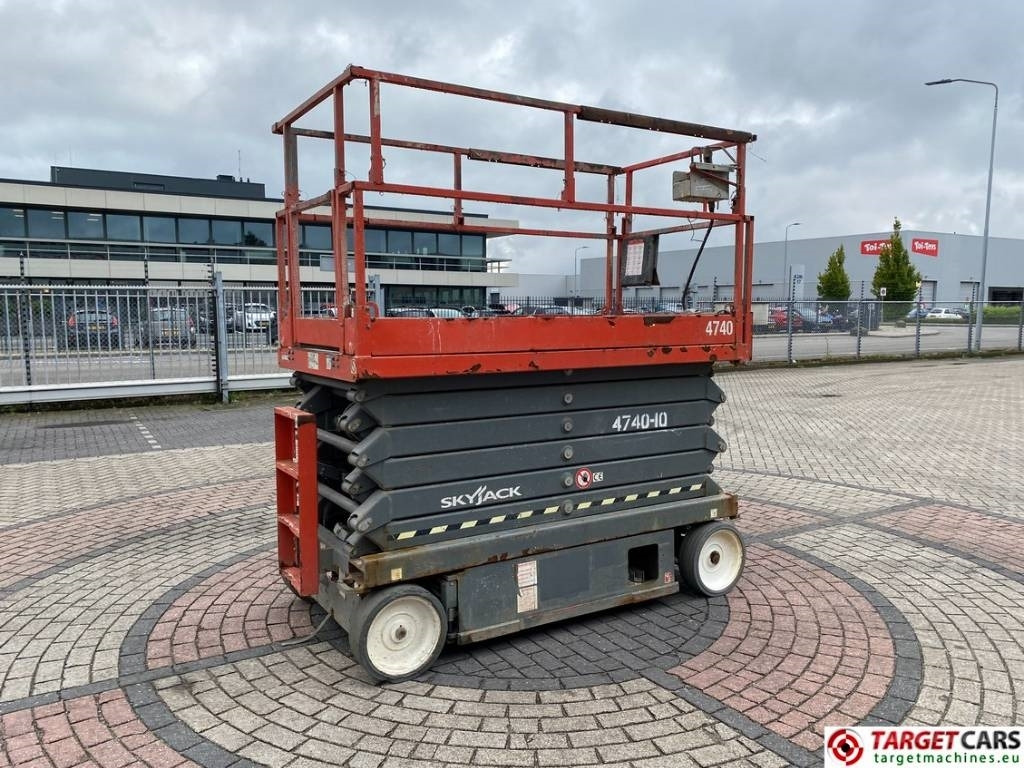 SkyJack SJIII-4740 Electric Scissor 4740 Work Lift 1380cm - رافعة هيدروليكية مقصية: صورة 3 SkyJack SJIII-4740 Electric Scissor 4740 Work Lift 1380cm - رافعة هيدروليكية مقصية: صورة 3