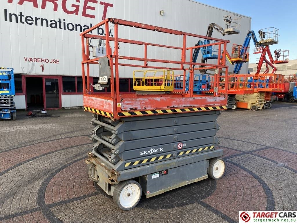 SkyJack SJIII-4740 Electric Scissor 4740 Work Lift 1380cm - رافعة هيدروليكية مقصية: صورة 1 SkyJack SJIII-4740 Electric Scissor 4740 Work Lift 1380cm - رافعة هيدروليكية مقصية: صورة 1