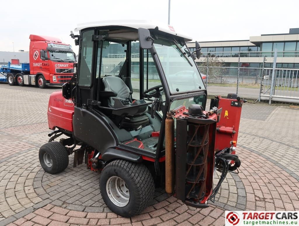 Toro LT3340 3-Gang Hydro 4WD Cylinder Reel Mower - جزازة أعشاب الحدائق: صورة 5 Toro LT3340 3-Gang Hydro 4WD Cylinder Reel Mower - جزازة أعشاب الحدائق: صورة 5