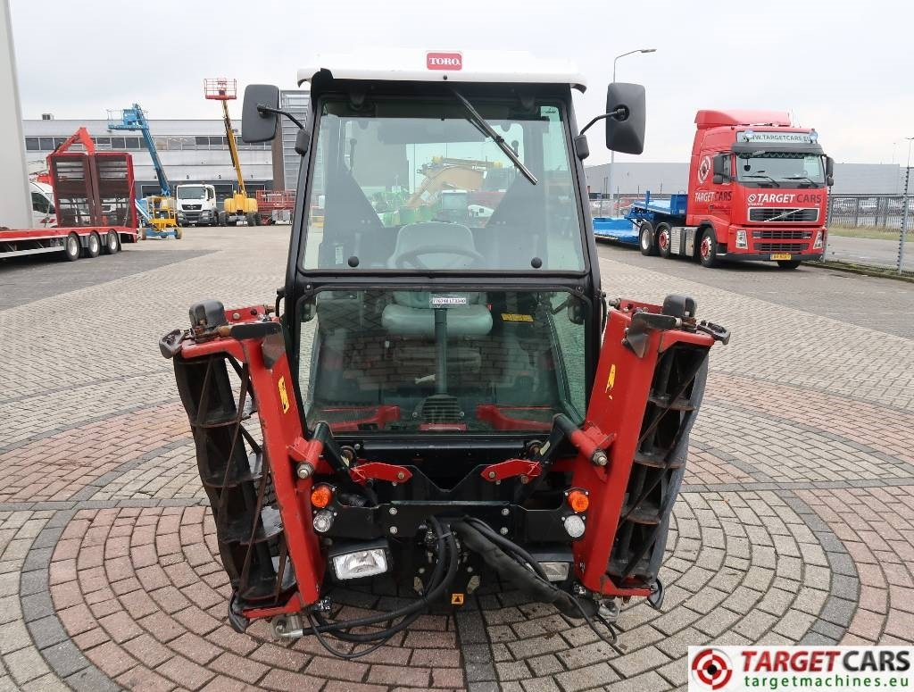 Toro LT3340 3-Gang Hydro 4WD Cylinder Reel Mower - جزازة أعشاب الحدائق: صورة 3 Toro LT3340 3-Gang Hydro 4WD Cylinder Reel Mower - جزازة أعشاب الحدائق: صورة 3