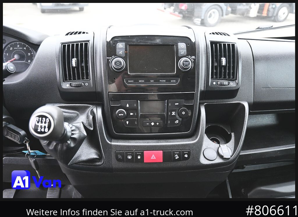 Interior photo 1: PEUGEOT Boxer Doka Kipper, AHK, Klima, Standheizung PEUGEOT Boxer Doka Kipper, AHK, Klima, Standheizung