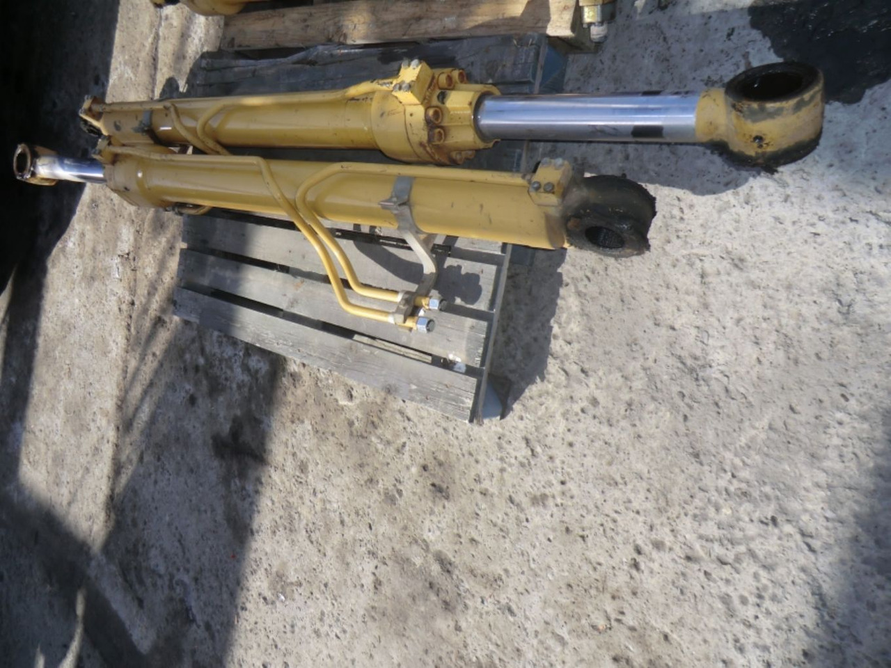 Caterpillar 317B LN N. 2 cilindri di sollevamento - اسطوانة هيدروليكية - آلات البناء: صورة 1 Caterpillar 317B LN N. 2 cilindri di sollevamento - اسطوانة هيدروليكية - آلات البناء: صورة 1