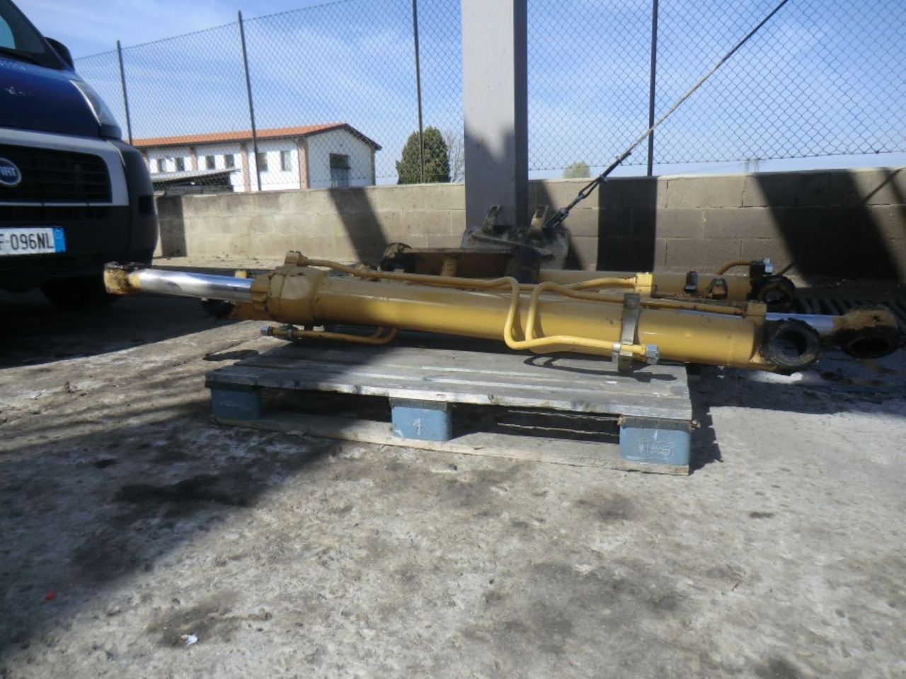 Caterpillar 317B LN N. 2 cilindri di sollevamento - اسطوانة هيدروليكية - آلات البناء: صورة 2 Caterpillar 317B LN N. 2 cilindri di sollevamento - اسطوانة هيدروليكية - آلات البناء: صورة 2