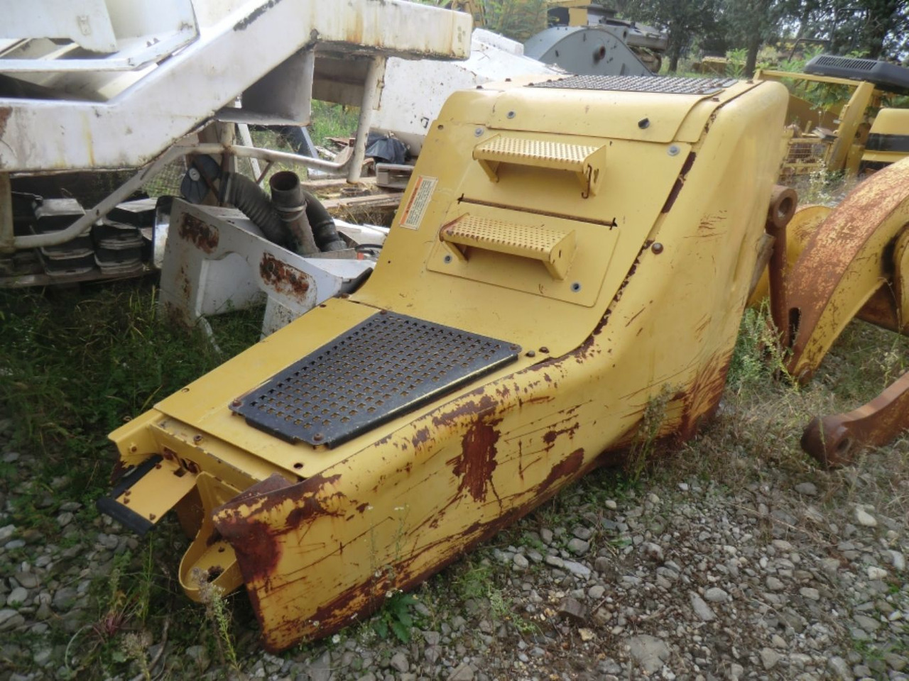 Caterpillar 735 Serbatotio olio idraulico, completo di porta batterie, quadro elettrico. - خزان هيدروليكي - آلات البناء: صورة 3 Caterpillar 735 Serbatotio olio idraulico, completo di porta batterie, quadro elettrico. - خزان هيدروليكي - آلات البناء: صورة 3