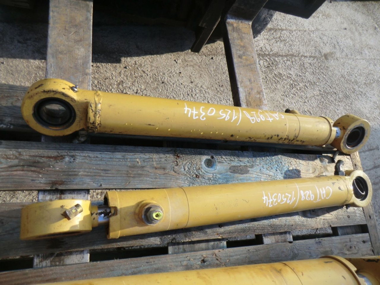 Caterpillar 928G CILINDRI DI STERZO - اسطوانة هيدروليكية - آلات البناء: صورة 3 Caterpillar 928G CILINDRI DI STERZO - اسطوانة هيدروليكية - آلات البناء: صورة 3