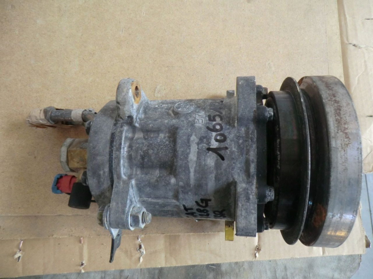 Caterpillar 928G COMPRESSORE ARIA CONDIZIONATA - كمبروسر مكيف - آلات البناء: صورة 1 Caterpillar 928G COMPRESSORE ARIA CONDIZIONATA - كمبروسر مكيف - آلات البناء: صورة 1