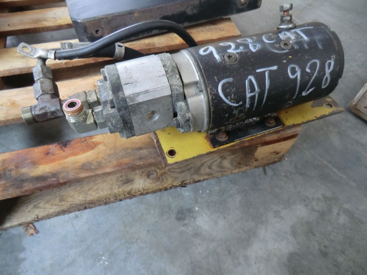 Caterpillar 928G POMPE STERZO AUSILIARIO - مضخة هيدروليكية - آلات البناء: صورة 1 Caterpillar 928G POMPE STERZO AUSILIARIO - مضخة هيدروليكية - آلات البناء: صورة 1