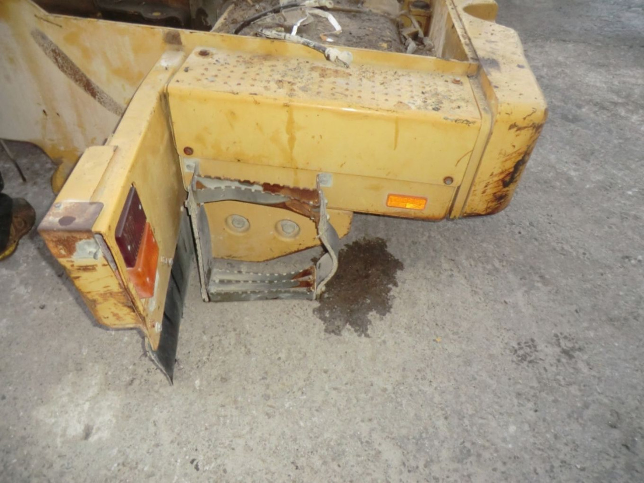Caterpillar 928G TELAIO POSTERIORE COMPLETO DI SERBATOIO GASOLIO E CONTRAPPESI LATERALI - خزان الوقود - آلات البناء: صورة 1 Caterpillar 928G TELAIO POSTERIORE COMPLETO DI SERBATOIO GASOLIO E CONTRAPPESI LATERALI - خزان الوقود - آلات البناء: صورة 1