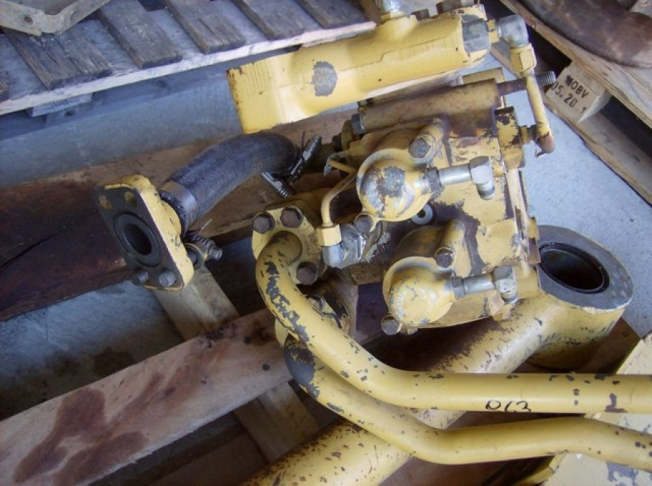 Caterpillar 963 DISTRIBUTORE IDRAULICO - صمام هيدروليكي - آلات البناء: صورة 1 Caterpillar 963 DISTRIBUTORE IDRAULICO - صمام هيدروليكي - آلات البناء: صورة 1