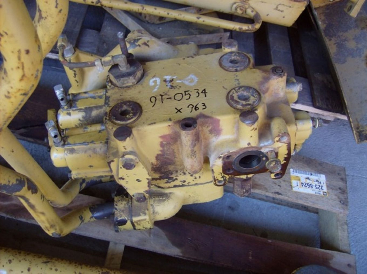 Caterpillar 963 DISTRIBUTORE IDRAULICO - صمام هيدروليكي - آلات البناء: صورة 2 Caterpillar 963 DISTRIBUTORE IDRAULICO - صمام هيدروليكي - آلات البناء: صورة 2