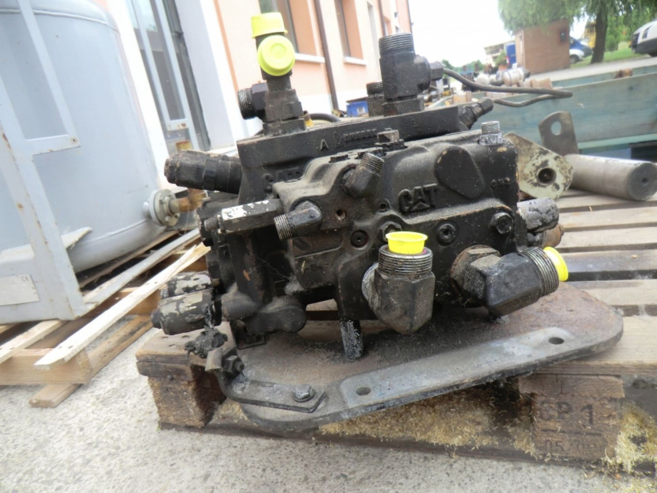 Caterpillar 963D DISTRIBUTORE - صمام هيدروليكي - آلات البناء: صورة 3 Caterpillar 963D DISTRIBUTORE - صمام هيدروليكي - آلات البناء: صورة 3