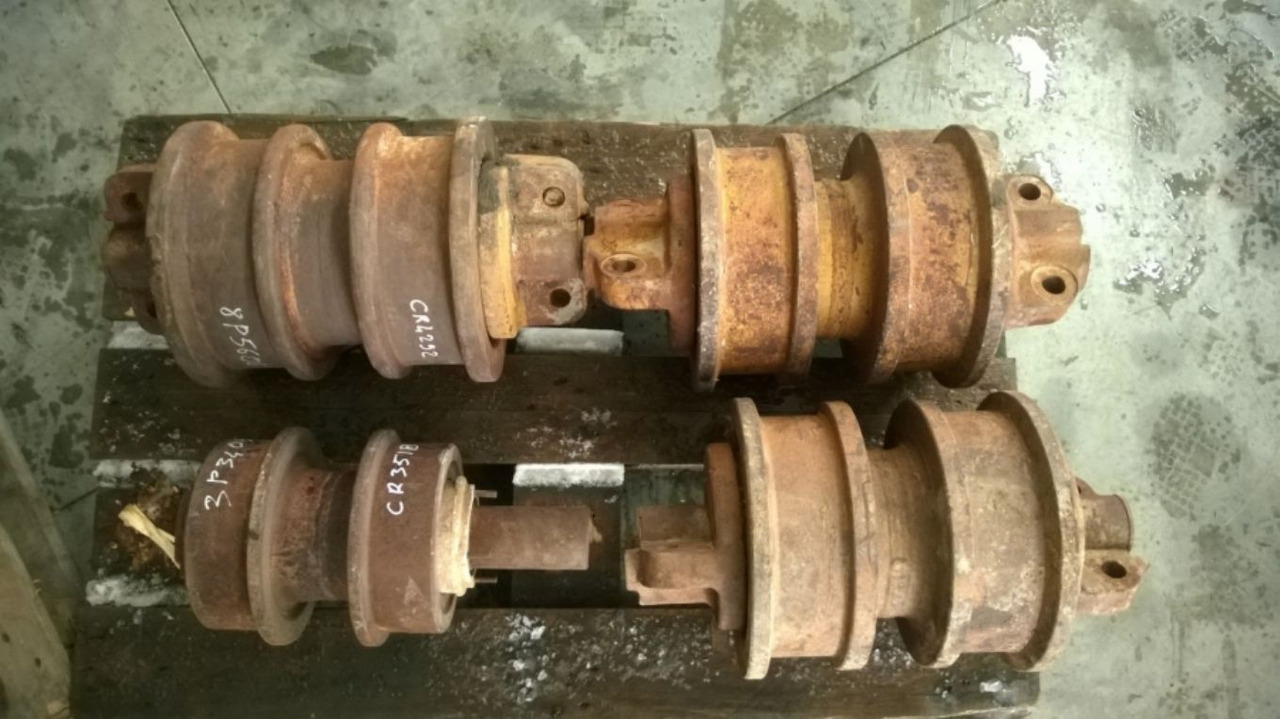 Caterpillar D9G D9H Rulli inferiori a doppia spalla. - مسار الأسطوانة - آلات البناء: صورة 2 Caterpillar D9G D9H Rulli inferiori a doppia spalla. - مسار الأسطوانة - آلات البناء: صورة 2
