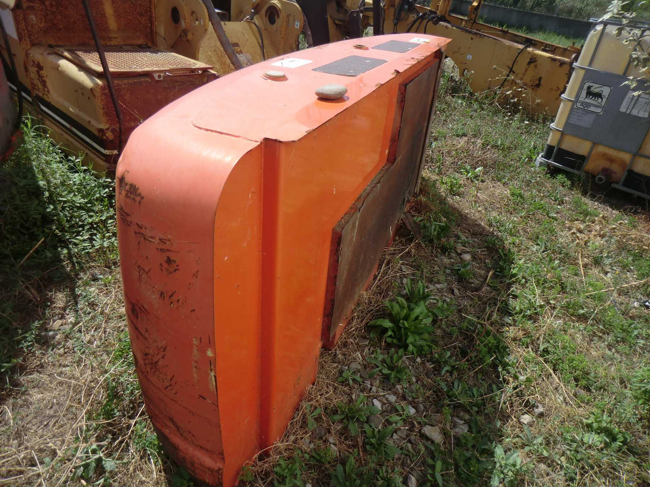 HITACHI ZX240 BAS CONTRAPPESO - الوزن المعاكس - آلات البناء: صورة 1 HITACHI ZX240 BAS CONTRAPPESO - الوزن المعاكس - آلات البناء: صورة 1
