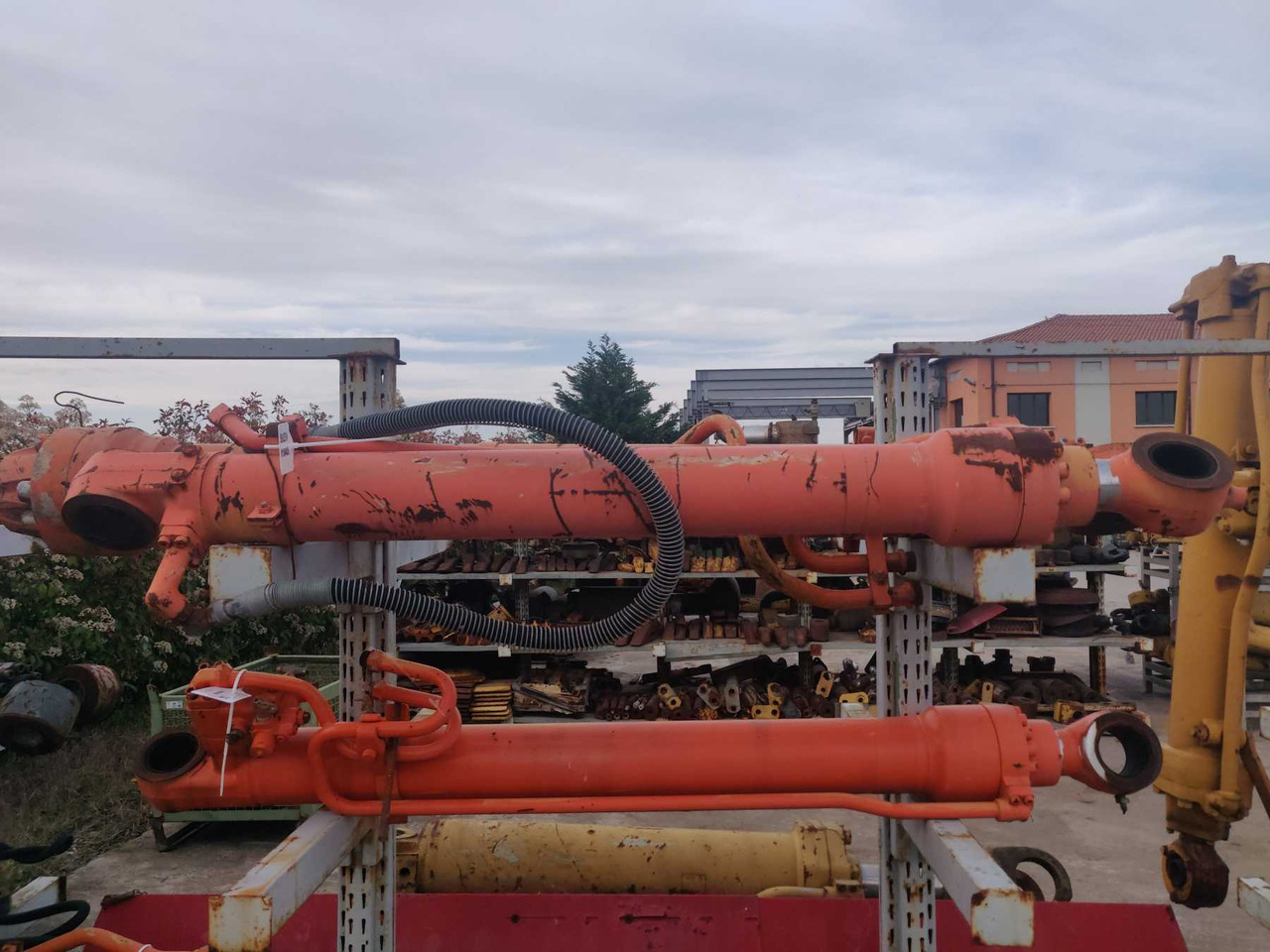 HITACHI ZX240 BAS Cilindro benna - اسطوانة هيدروليكية - آلات البناء: صورة 1 HITACHI ZX240 BAS Cilindro benna - اسطوانة هيدروليكية - آلات البناء: صورة 1