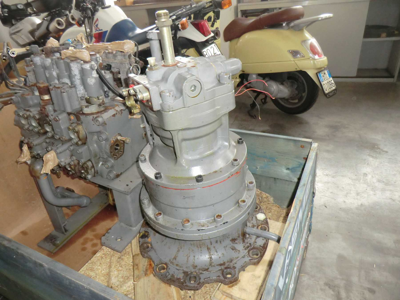 نقل الحركة - آلات البناء HITACHI ZX240 BAS RIDUTTORE DI ROTAZIONE APERTO E CONTROLLATO.: صورة 6