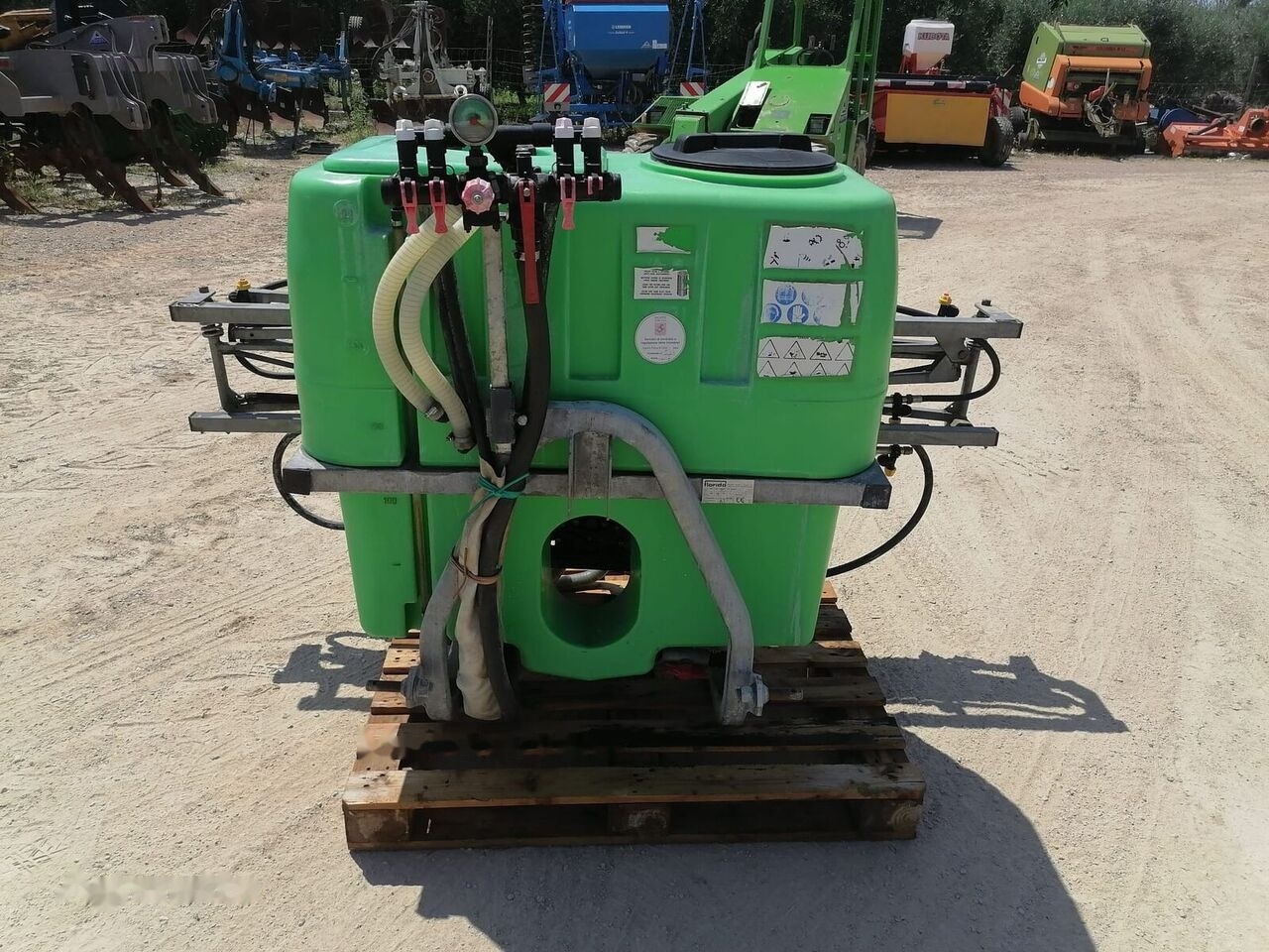 FLORIDA PJD400 - بخاخ مركب على الجرار: صورة 1 FLORIDA PJD400 - بخاخ مركب على الجرار: صورة 1