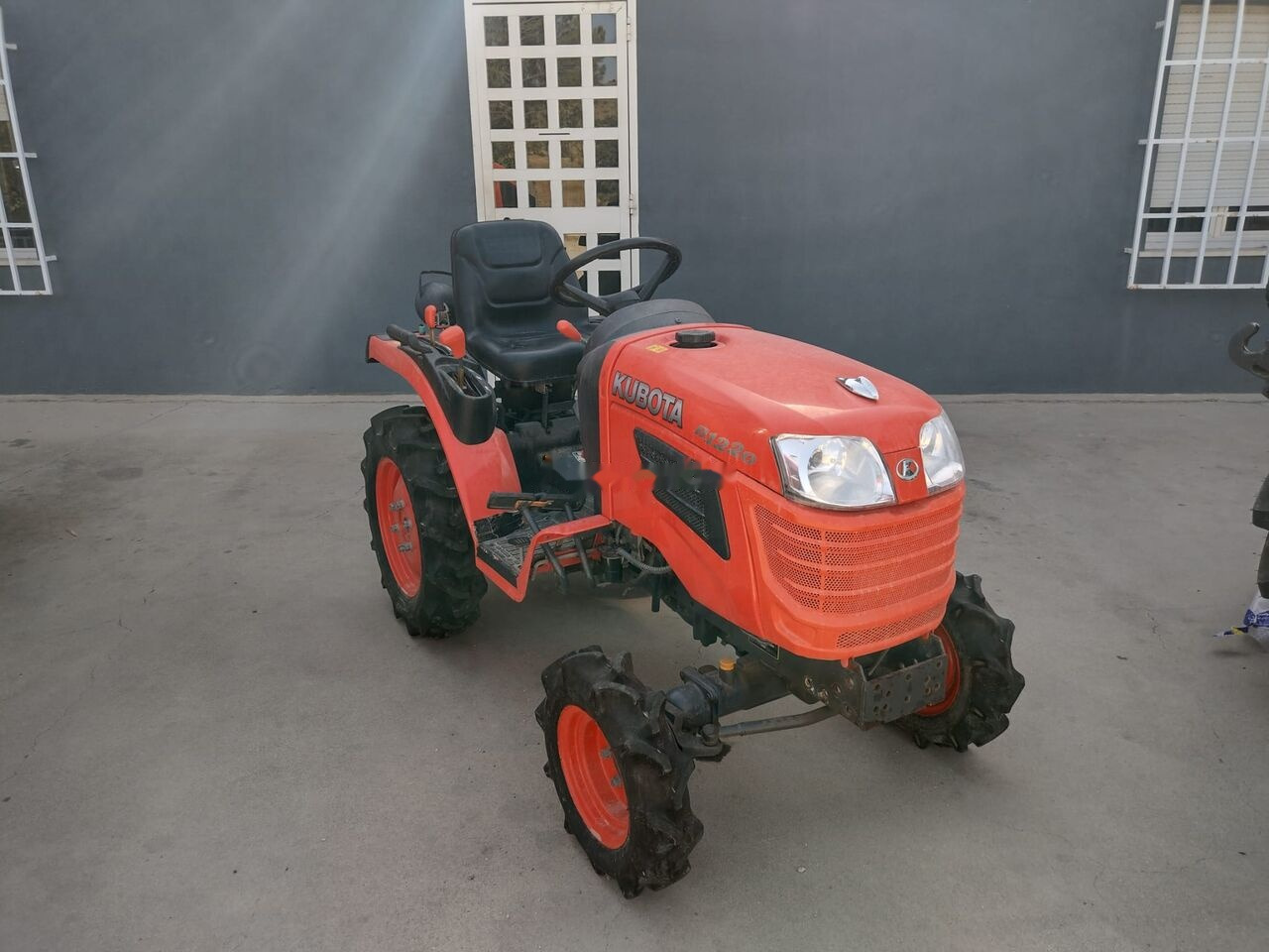 Kubota B1220 - جرار صغير: صورة 4 Kubota B1220 - جرار صغير: صورة 4