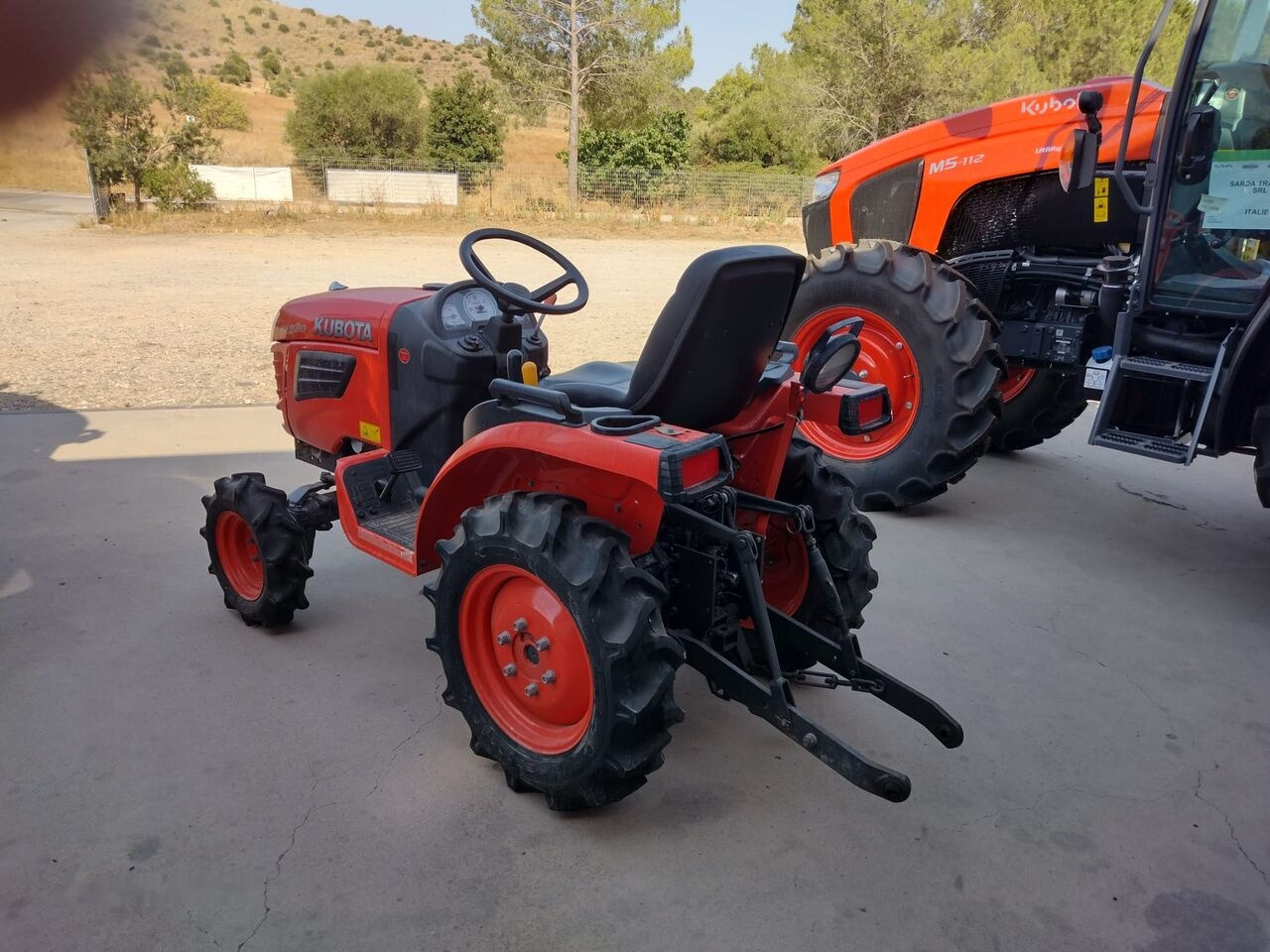 Kubota B1220 - جرار صغير: صورة 1 Kubota B1220 - جرار صغير: صورة 1