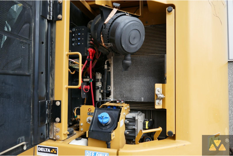 حفار زحاف Caterpillar 325F LCR: صورة 17