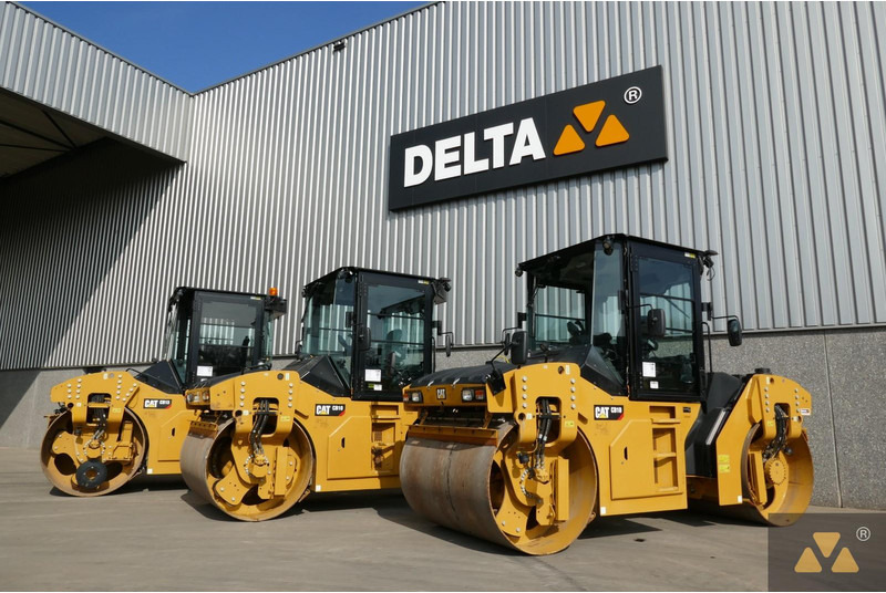 مدحلة Caterpillar CB10: صورة 8