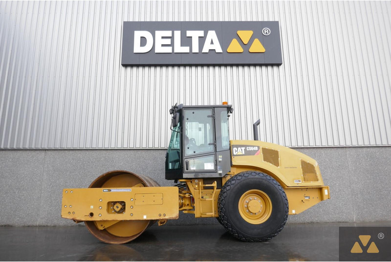 Caterpillar CS64B - مدحلة: صورة 1 Caterpillar CS64B - مدحلة: صورة 1