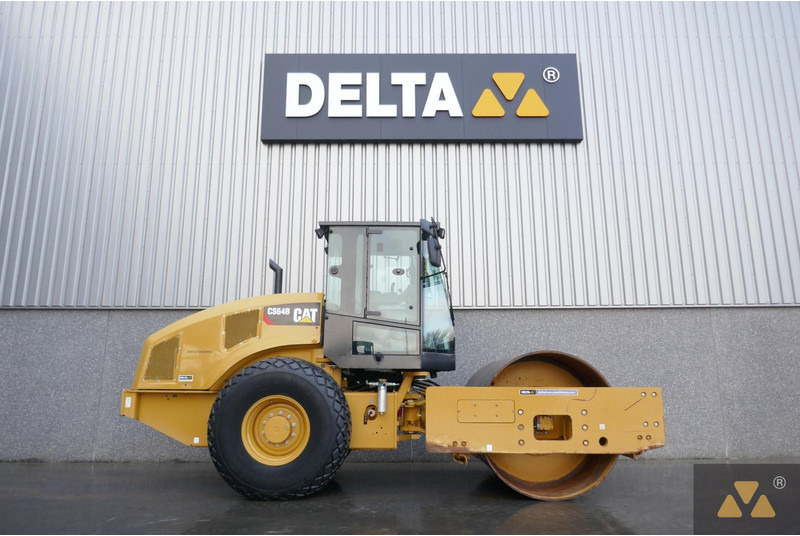 Caterpillar CS64B - مدحلة: صورة 2 Caterpillar CS64B - مدحلة: صورة 2