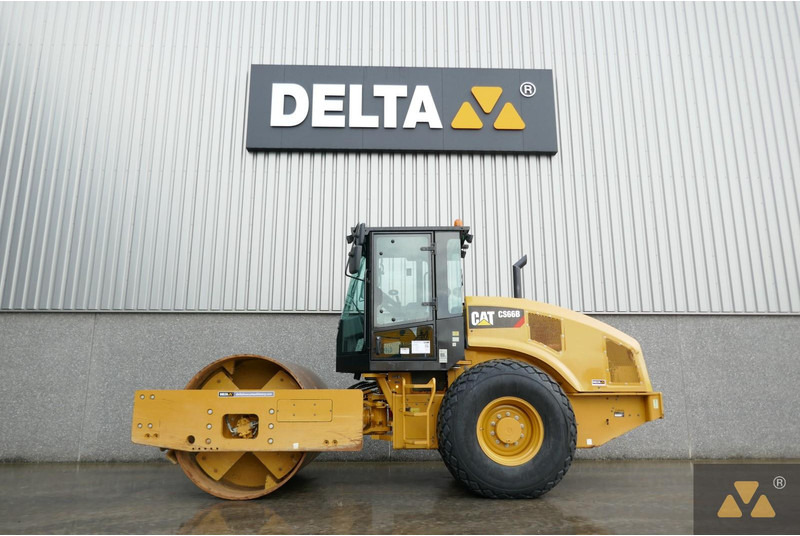 Caterpillar CS66B - مدحلة: صورة 1 Caterpillar CS66B - مدحلة: صورة 1