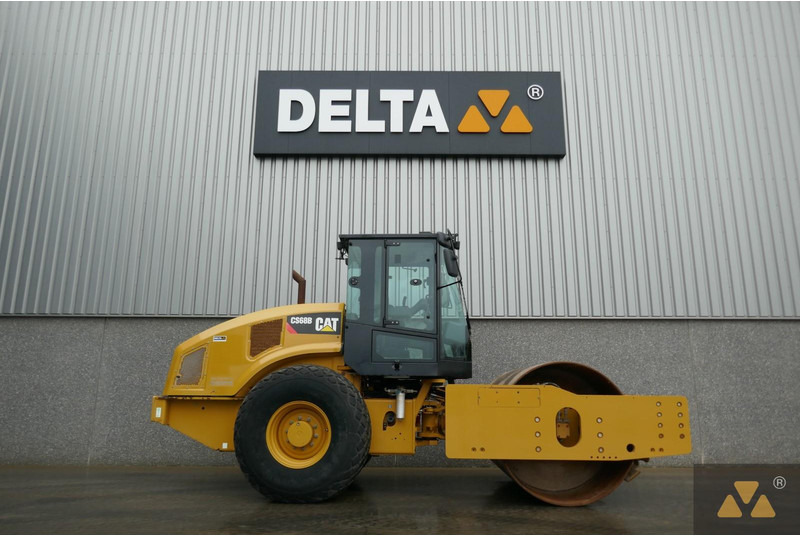 Caterpillar CS68B - مدحلة: صورة 2 Caterpillar CS68B - مدحلة: صورة 2