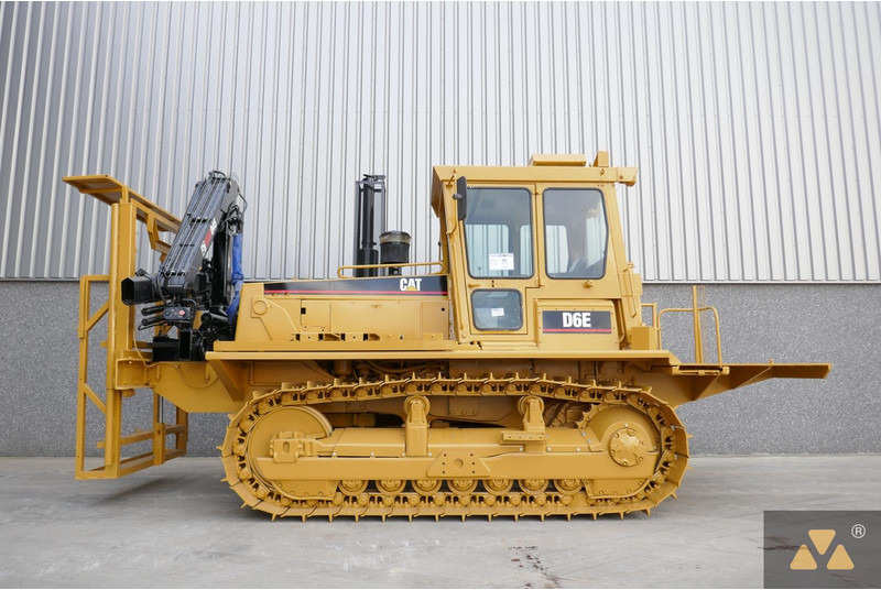 Caterpillar D6E Welding Tractor - آلات البناء: صورة 1 Caterpillar D6E Welding Tractor - آلات البناء: صورة 1