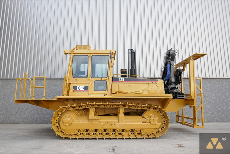 Caterpillar D6E Welding Tractor - آلات البناء: صورة 2 Caterpillar D6E Welding Tractor - آلات البناء: صورة 2