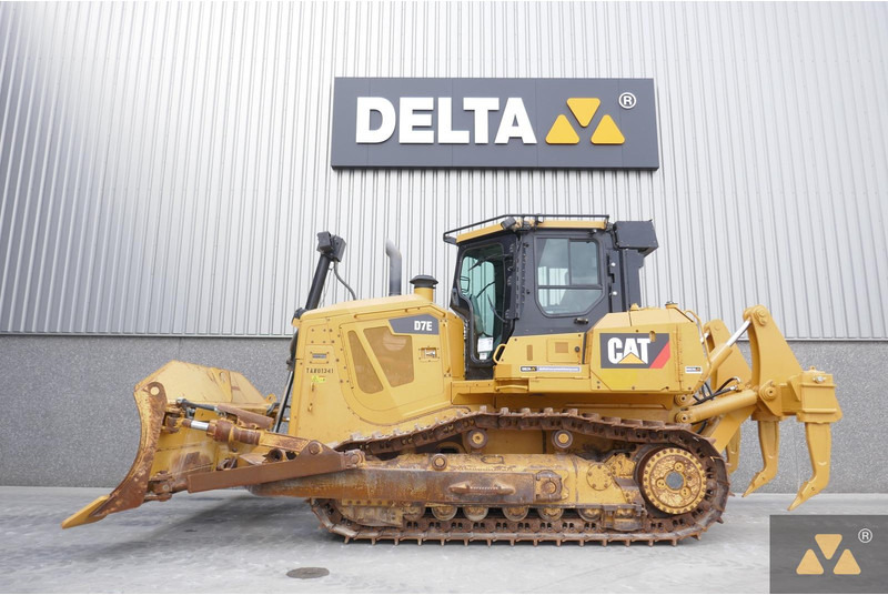 Caterpillar D7E - جرافة: صورة 1 Caterpillar D7E - جرافة: صورة 1