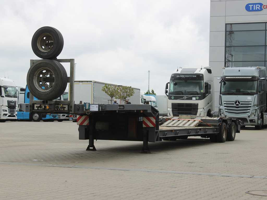 Goldhofer STZ-TL 2-27/80, DRIVE-IN - عربة منخفضة مسطحة نصف مقطورة: صورة 1 Goldhofer STZ-TL 2-27/80, DRIVE-IN - عربة منخفضة مسطحة نصف مقطورة: صورة 1