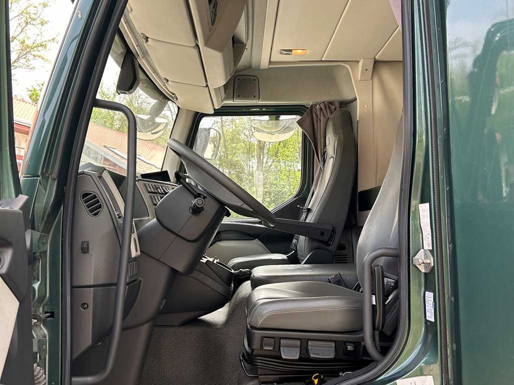 Volvo STX FL, FOR 6 PEOPLE, FOR TRANSPORTING FIVE HORSES, CAMERA, 2X HYDRAULIC FRONT - شاحنة نقل خيل: صورة 3 Volvo STX FL, FOR 6 PEOPLE, FOR TRANSPORTING FIVE HORSES, CAMERA, 2X HYDRAULIC FRONT - شاحنة نقل خيل: صورة 3