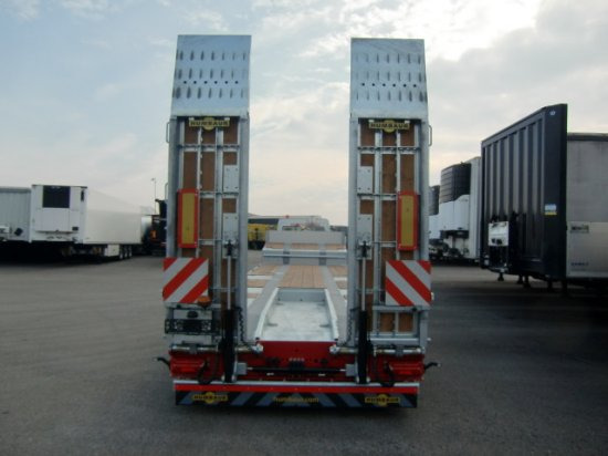 HUMBAUR HTSK 30 schräg, 3-Achs Tieflader, Radmulden, Liftachse, Nachlaufachse, Verzinkt - عربة منخفضة مسطحة نصف مقطورة: صورة 5 HUMBAUR HTSK 30 schräg, 3-Achs Tieflader, Radmulden, Liftachse, Nachlaufachse, Verzinkt - عربة منخفضة مسطحة نصف مقطورة: صورة 5