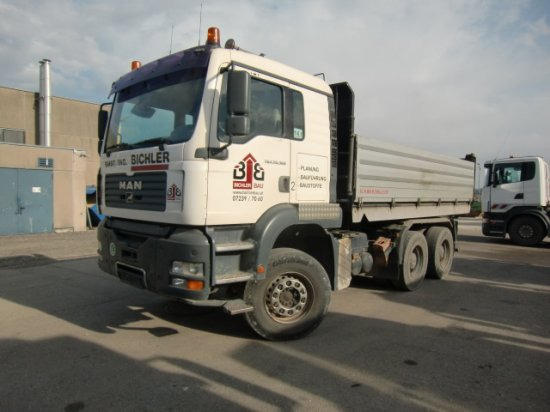 MAN TGA 26.360 6x4 Kipper, Manuel, E3 Schwarzmüller 3-Seitenkipper - شاحنة قلاب: صورة 1 MAN TGA 26.360 6x4 Kipper, Manuel, E3 Schwarzmüller 3-Seitenkipper - شاحنة قلاب: صورة 1