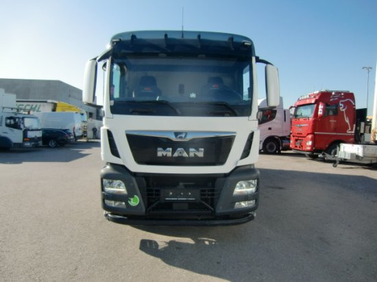 MAN TGS 18.420 Tiertransporter,Euro 6, Manual Seilwinde, el. Ladebordwand Voll Luft - شاحنة نقل خيل: صورة 2 MAN TGS 18.420 Tiertransporter,Euro 6, Manual Seilwinde, el. Ladebordwand Voll Luft - شاحنة نقل خيل: صورة 2
