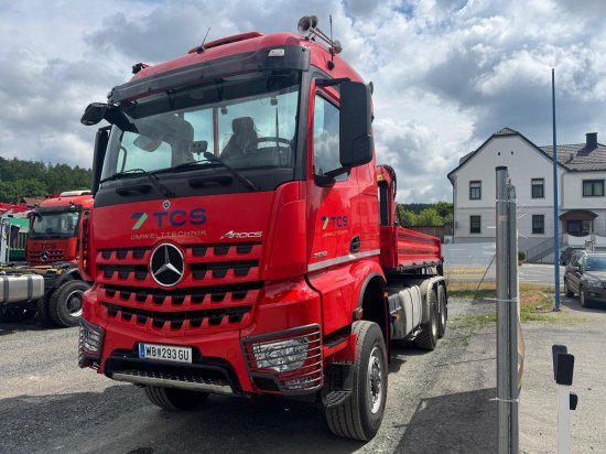 Mercedes-Benz AROCS 3552 963-2F Epsilon M100L86 Kran ? Leistungsstarker Holzladekran mit hoher Reichweite - شاحنة كرين: صورة 1 Mercedes-Benz AROCS 3552 963-2F Epsilon M100L86 Kran ? Leistungsstarker Holzladekran mit hoher Reichweite - شاحنة كرين: صورة 1