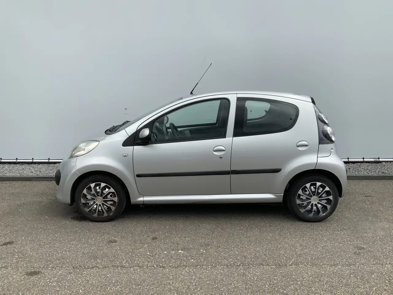 Citroen C1 1.0-12V Ambiance, 4-deurs, Airco. APK: 28-02-2026 - هاتشباك: صورة 2 Citroen C1 1.0-12V Ambiance, 4-deurs, Airco. APK: 28-02-2026 - هاتشباك: صورة 2