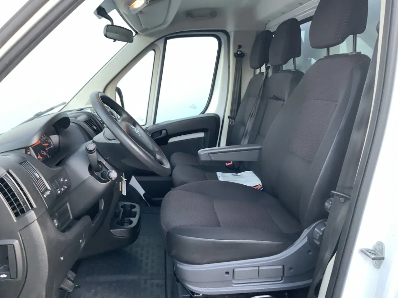 Citroen Jumper 2.2 BlueHDi 165 L3 3.5t Meubel bak & Deuren Airco - شاحنة مغلقة الصندوق: صورة 4 Citroen Jumper 2.2 BlueHDi 165 L3 3.5t Meubel bak & Deuren Airco - شاحنة مغلقة الصندوق: صورة 4