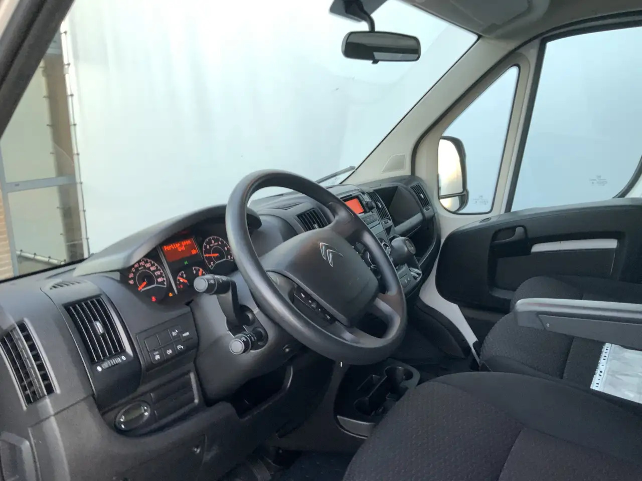 Citroen Jumper 2.2 BlueHDi 165 L3 3.5t Meubel bak & Deuren Airco - شاحنة مغلقة الصندوق: صورة 5 Citroen Jumper 2.2 BlueHDi 165 L3 3.5t Meubel bak & Deuren Airco - شاحنة مغلقة الصندوق: صورة 5