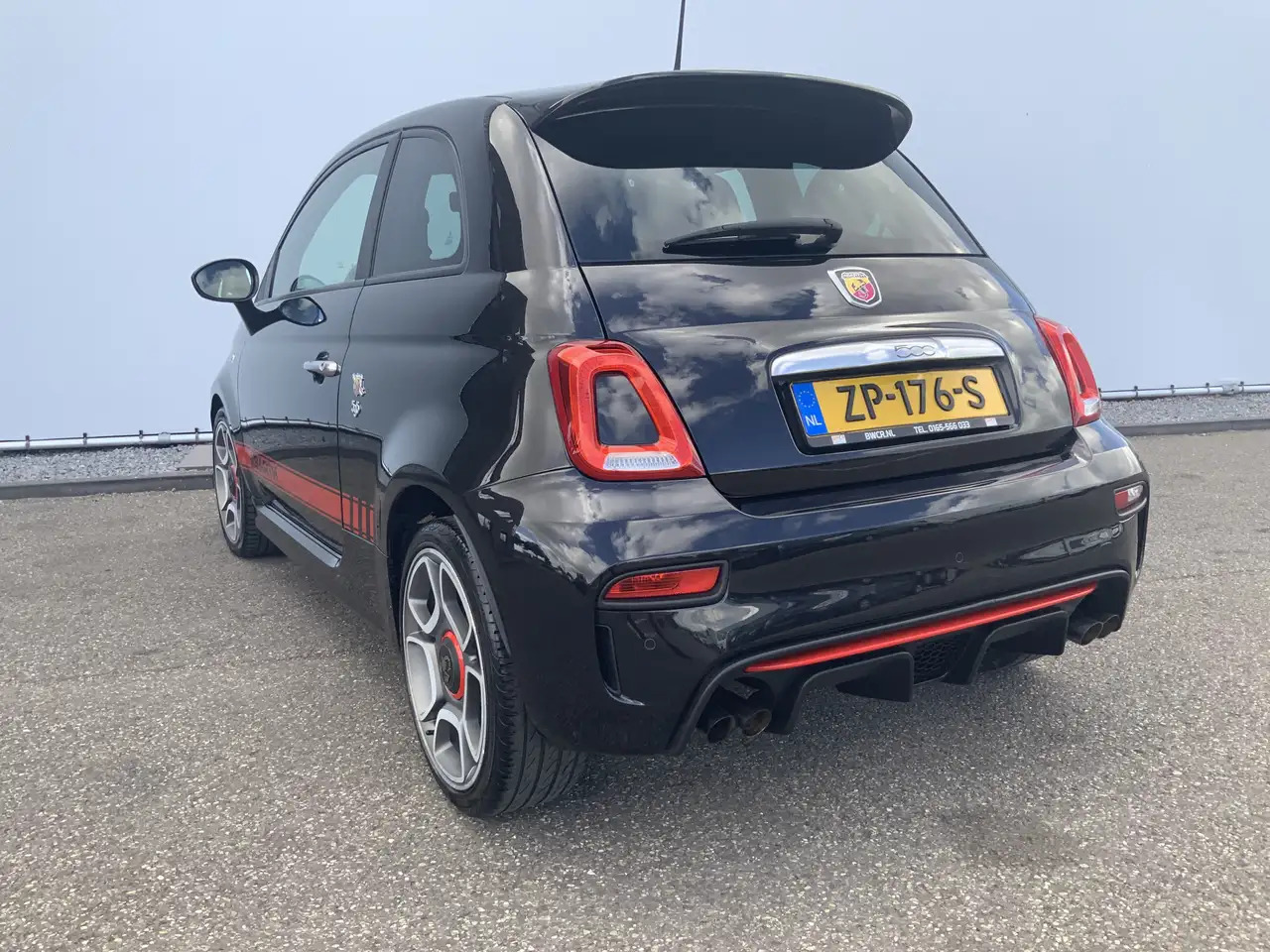 Fiat 500C Abarth 1.4 T-Jet 595 Automaat Euro 6 - سيارة: صورة 4 Fiat 500C Abarth 1.4 T-Jet 595 Automaat Euro 6 - سيارة: صورة 4