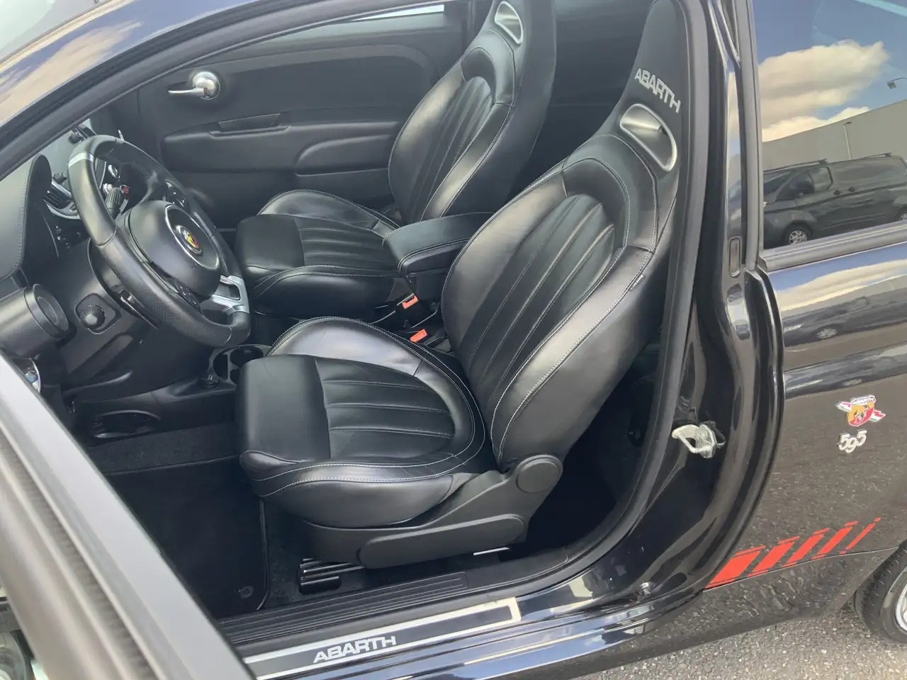 Fiat 500C Abarth 1.4 T-Jet 595 Automaat Euro 6 - كابريوليه: صورة 5 Fiat 500C Abarth 1.4 T-Jet 595 Automaat Euro 6 - كابريوليه: صورة 5