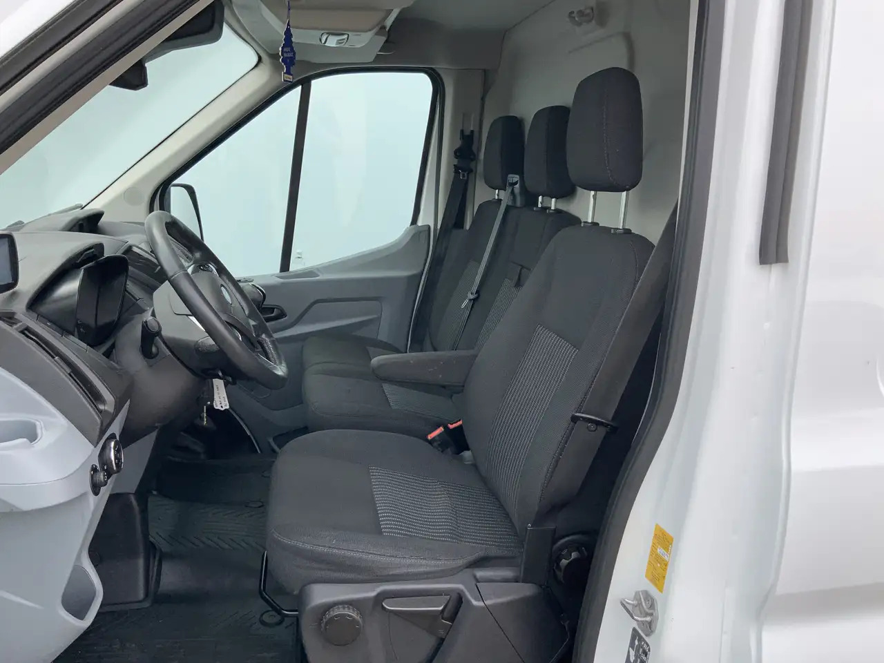 Ford Transit 310 2.2 TDCI L2H2 Trend Airco Cruise Navi 3 Zits I - فان: صورة 4 Ford Transit 310 2.2 TDCI L2H2 Trend Airco Cruise Navi 3 Zits I - فان: صورة 4
