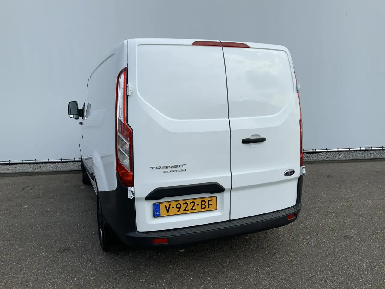 Ford Transit Custom 270 2.2 TDCI L1H1 Economy Edition Airco Cruise 3 Z - فان: صورة 2 Ford Transit Custom 270 2.2 TDCI L1H1 Economy Edition Airco Cruise 3 Z - فان: صورة 2