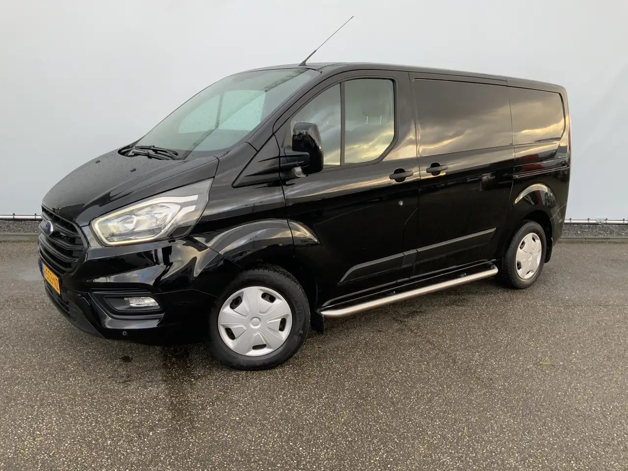 Ford Transit Custom 280 2.0 TDCI L1H1 Automaat Dub Schuifdeur Side Bar - فان: صورة 1 Ford Transit Custom 280 2.0 TDCI L1H1 Automaat Dub Schuifdeur Side Bar - فان: صورة 1