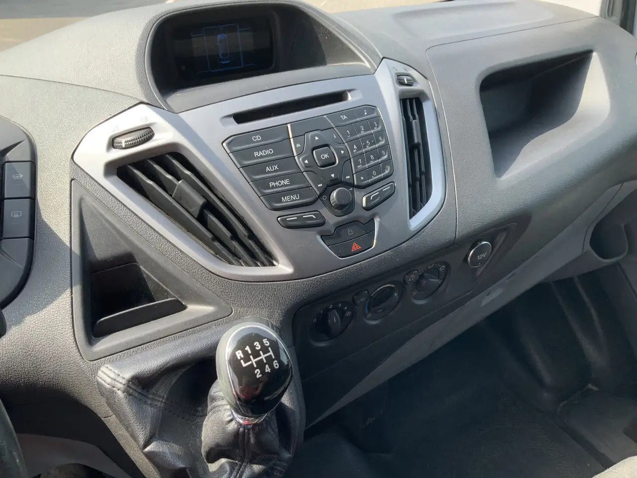 Ford Transit Custom 290 2.2 TDCI L1H2 Trend Airco Cruise 3 Zits Trekha - فان: صورة 4 Ford Transit Custom 290 2.2 TDCI L1H2 Trend Airco Cruise 3 Zits Trekha - فان: صورة 4
