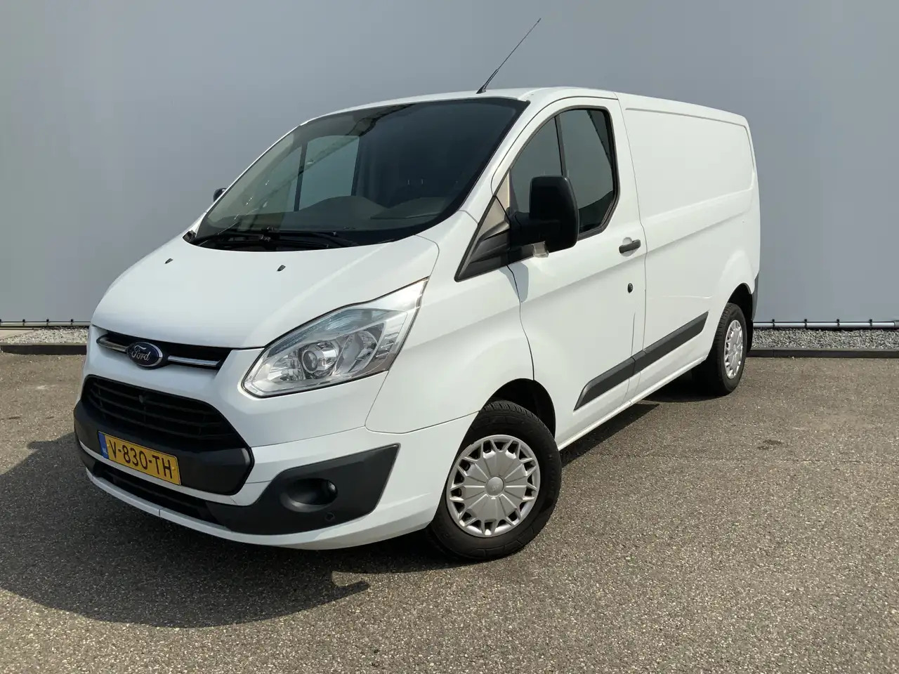 Ford Transit Custom 290 2.2 TDCI L1H2 Trend Airco Cruise 3 Zits Trekha - فان: صورة 1 Ford Transit Custom 290 2.2 TDCI L1H2 Trend Airco Cruise 3 Zits Trekha - فان: صورة 1